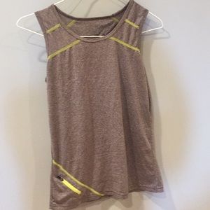 Oiselle tank with key zipper pocket
